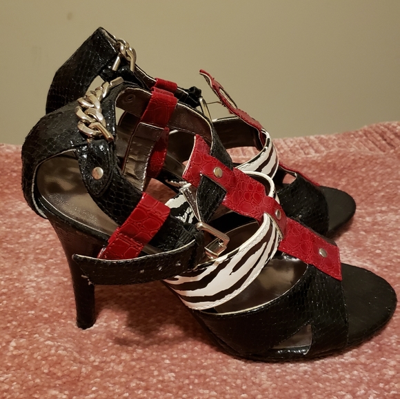 High heels shoes - Picture 1 of 3